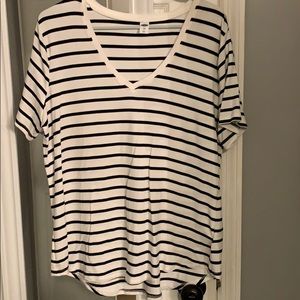 Old navy short sleeve v-neck tee